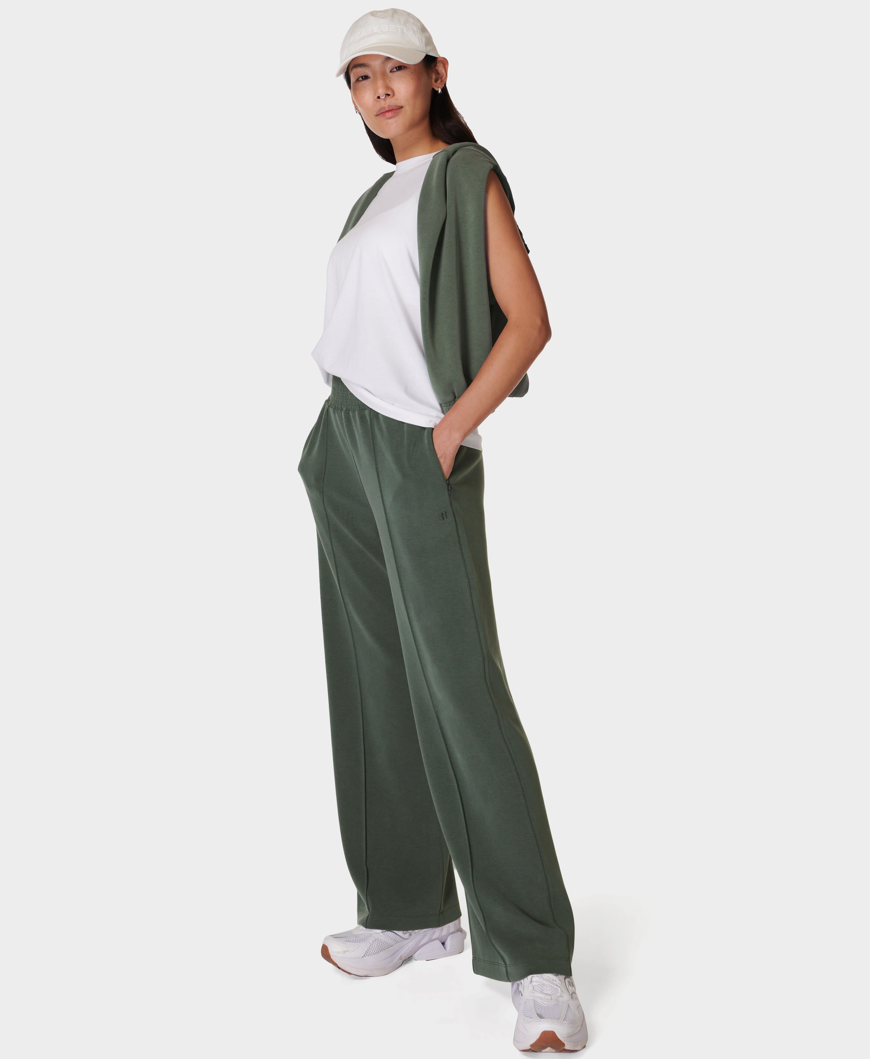 (取寄) スウェッティ ベティ レディース サンド ウォッシュ トラック パンツ Sweaty Betty women Sand Wash Cloudweight Track Pants Trek Green sb9226_trekgreen.jpg?v=1721710773