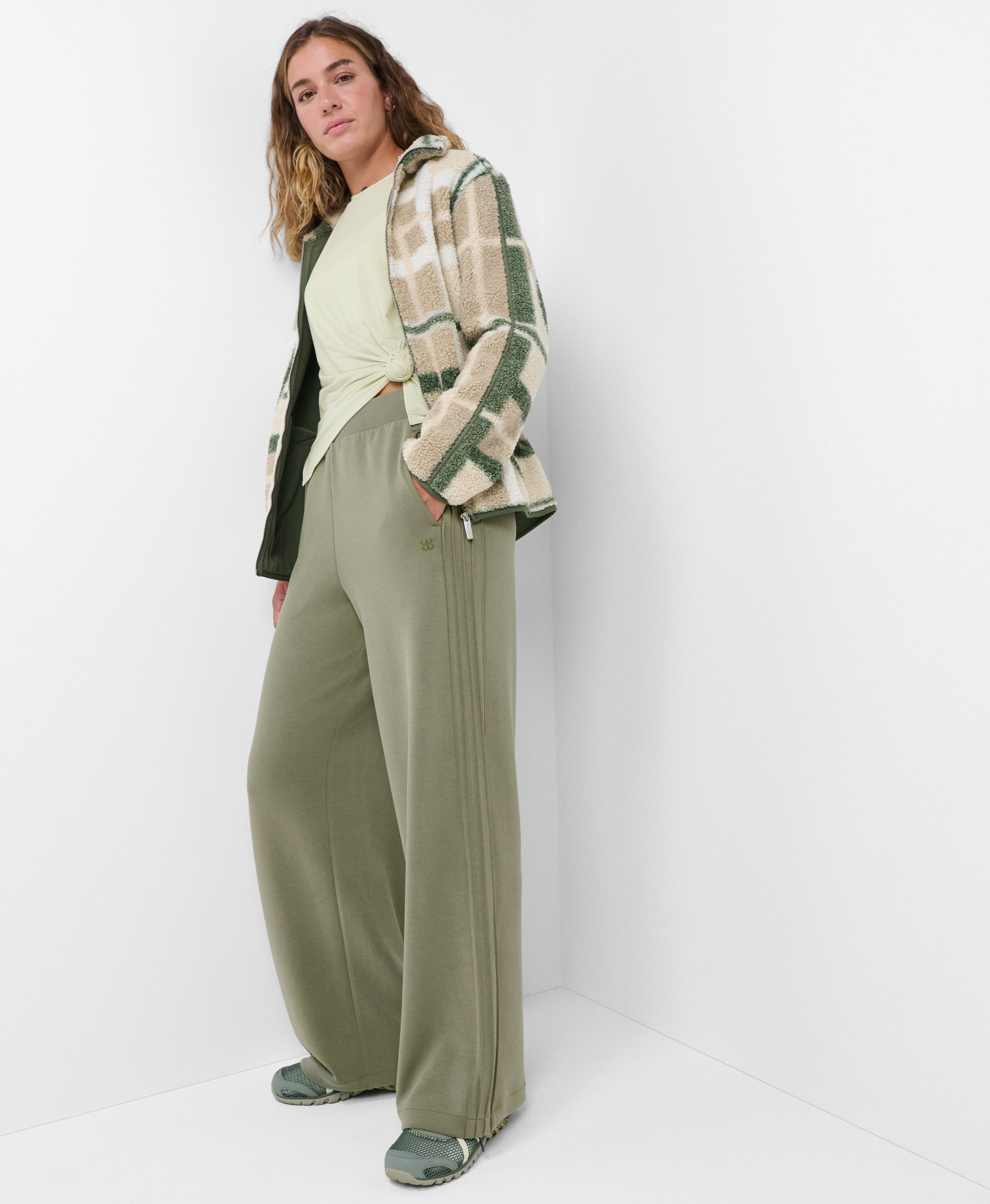 Sand Wash Wide Leg Pintuck Trouser