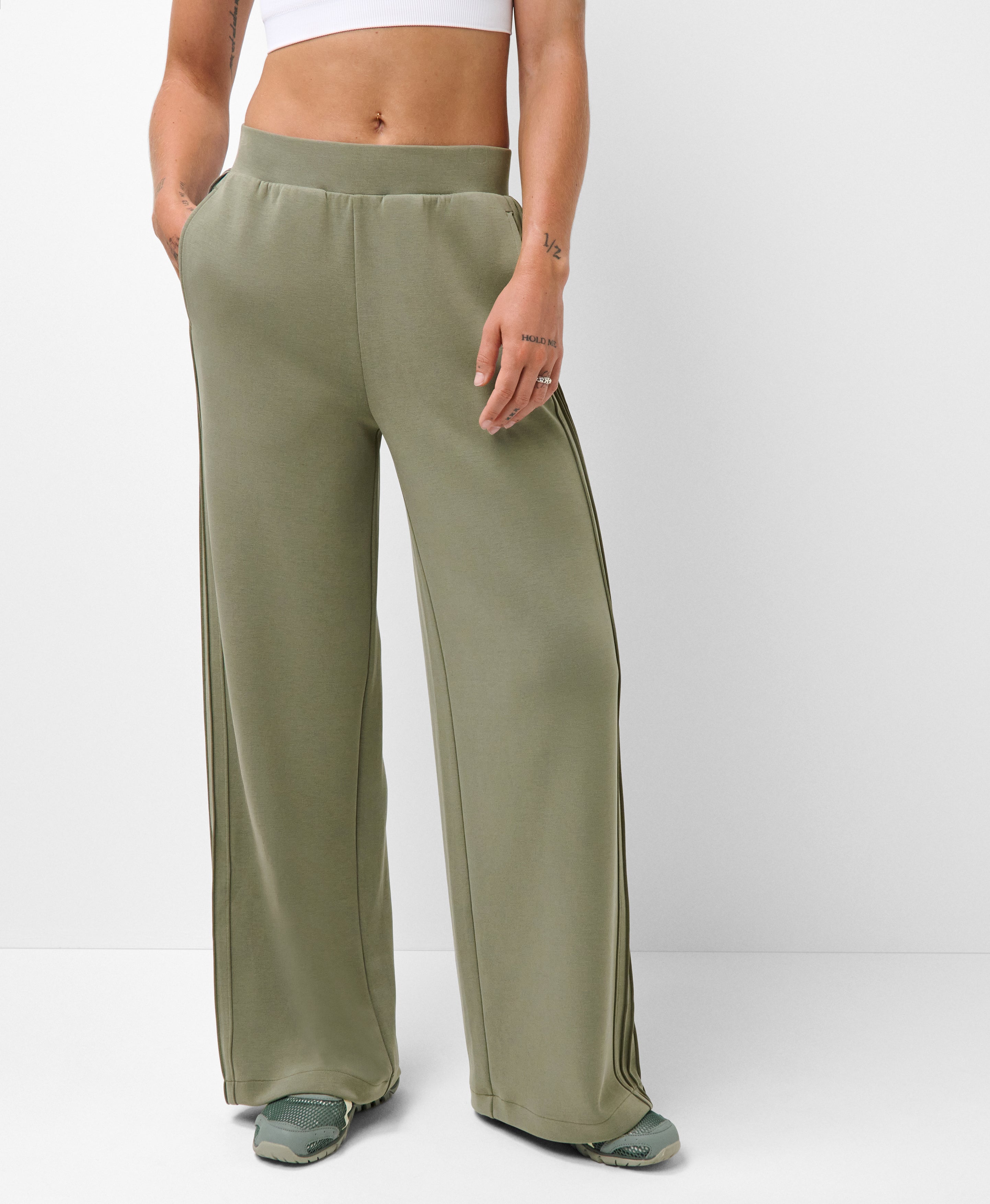 Sand Wash Wide Leg Pintuck Trouser