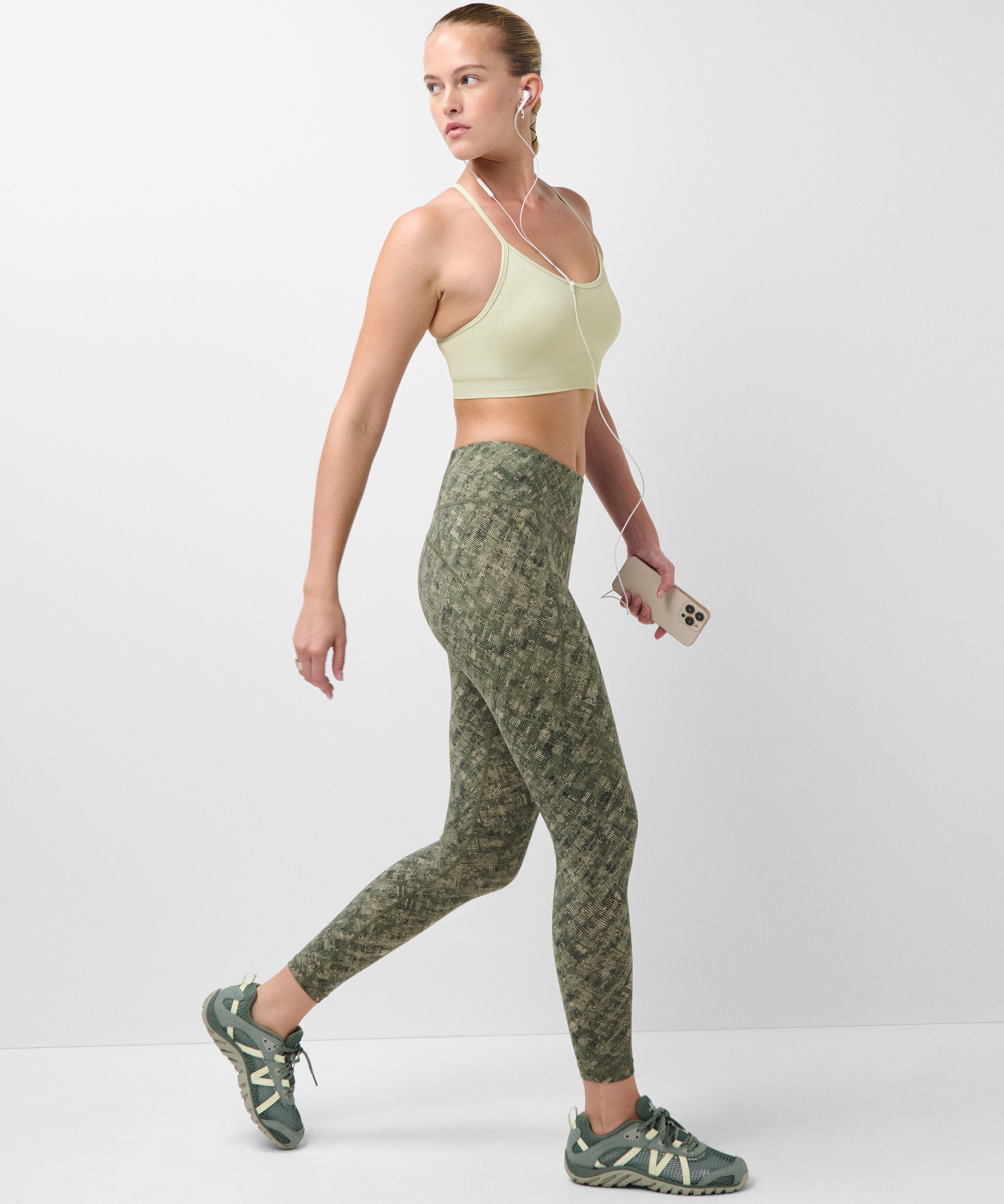 sb10808_pastelgreen_1.jpg