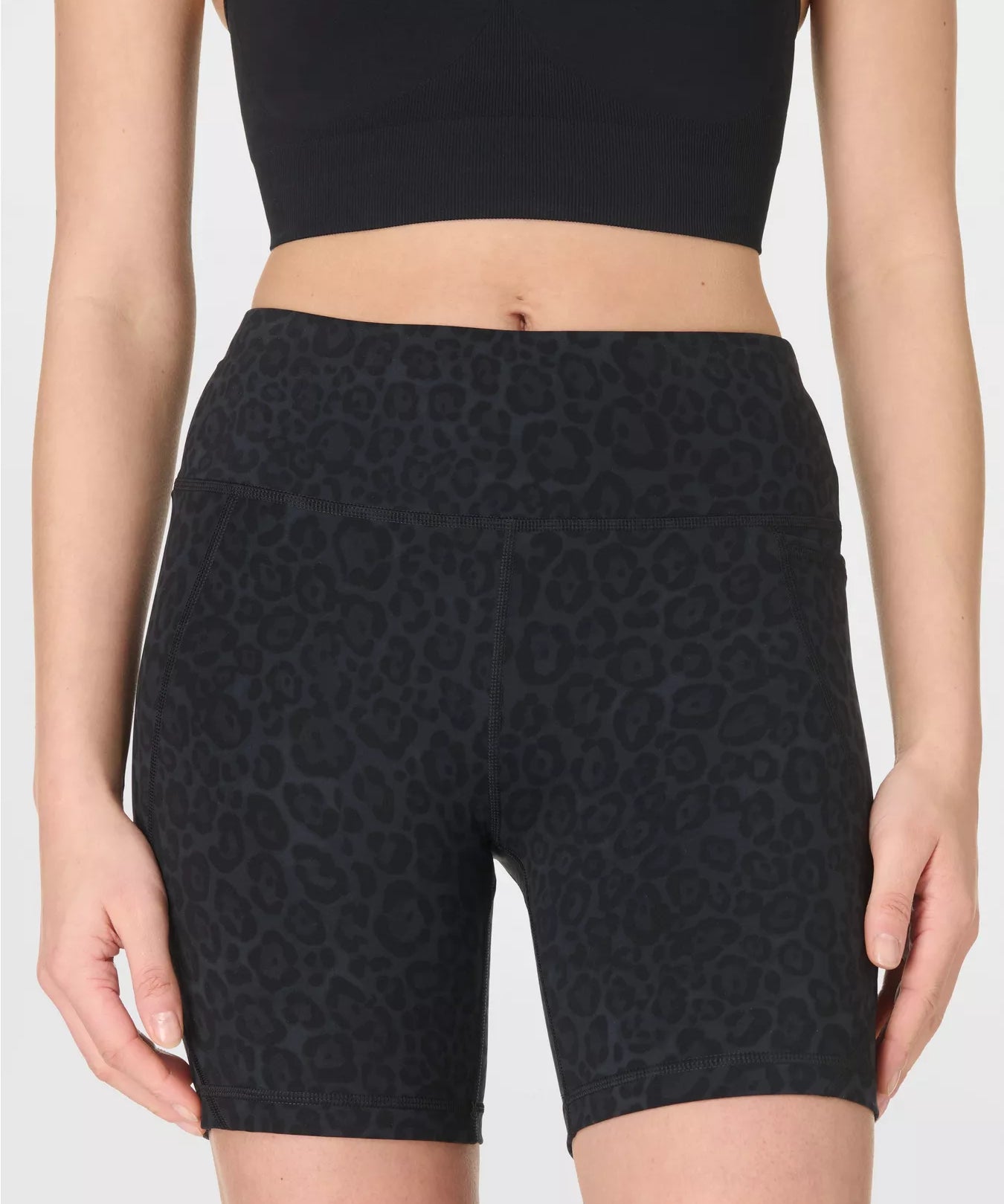 sb4822p_blackwildleopardprint_6inseam_3.webp