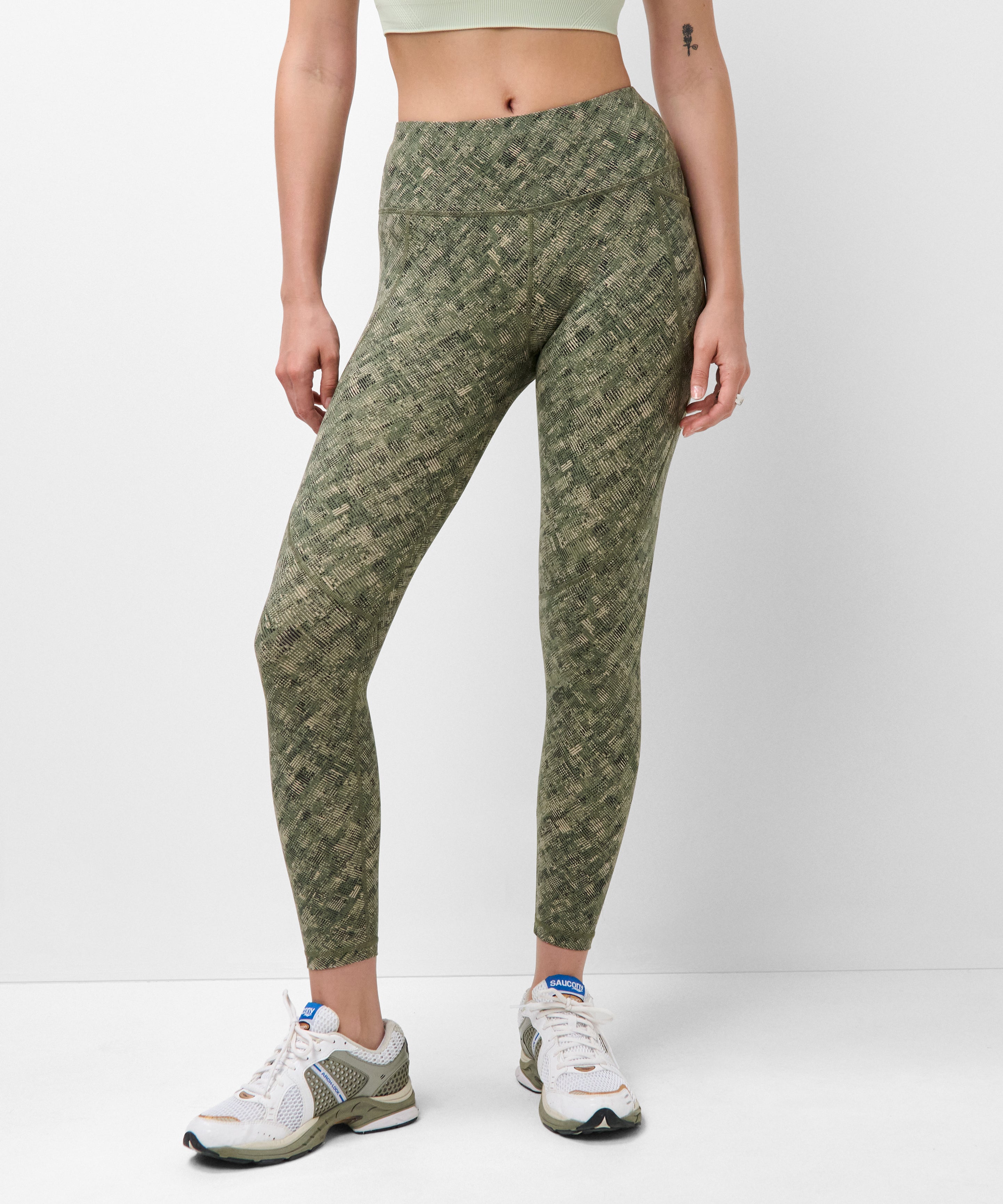 sb5400_greenhatchedtextureprint_78length_3.jpg