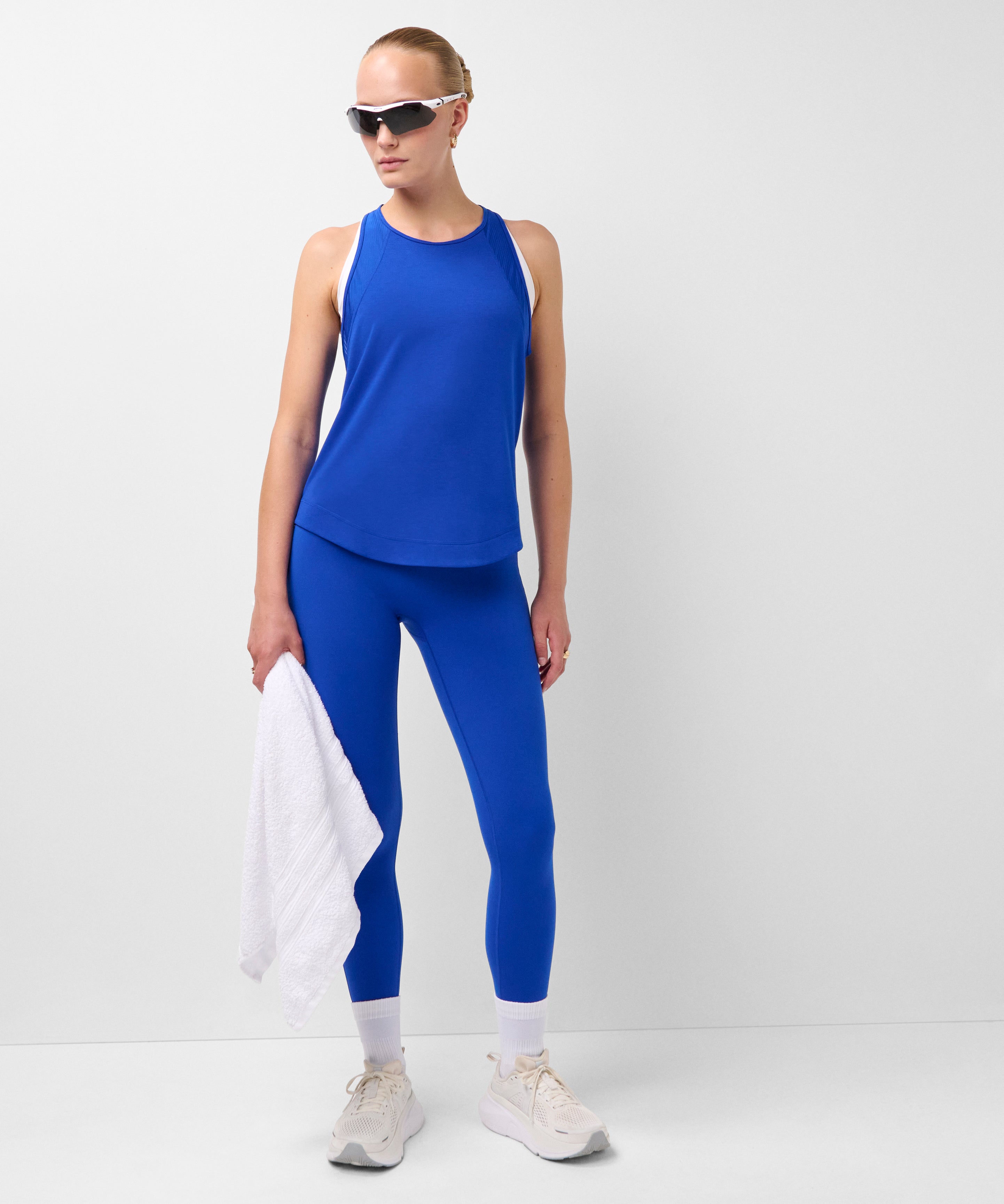 sb9895_prussianblue_1.jpg
